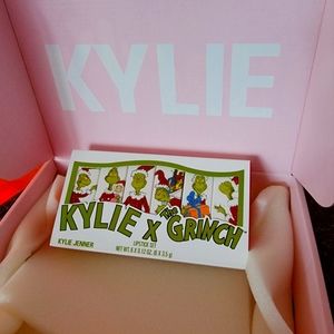 BRAND NEW KYLIE X GRINCH LIPSTICK SET LIMITED-EDITION (RARE)